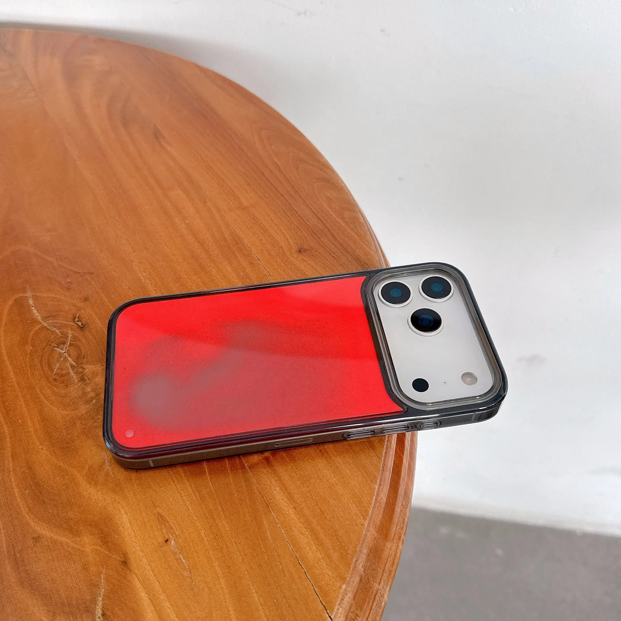 Glow Up Your iPhone! ✨ Luminous Quicksand Case for iPhone 17 Pro Max & More - Eye-Catching, Protective, and Perfect for Everyone! 🌟